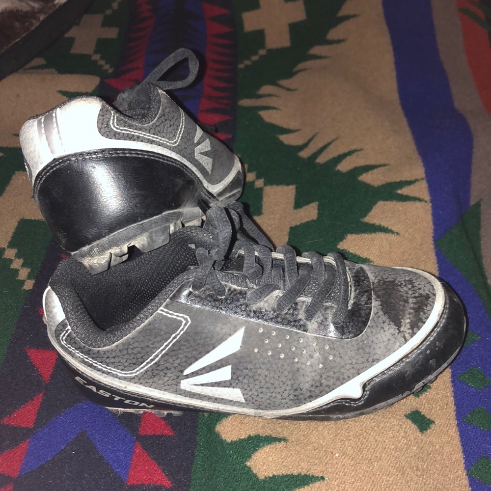 Little boy 12 Easton cleats ⚾️